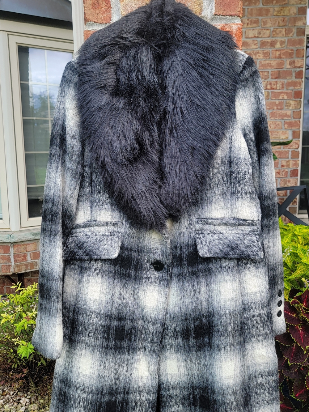Laundry By Shelli Segal Black & White Plaid Coat with Faux Fur Collar - Picture 2 of 16